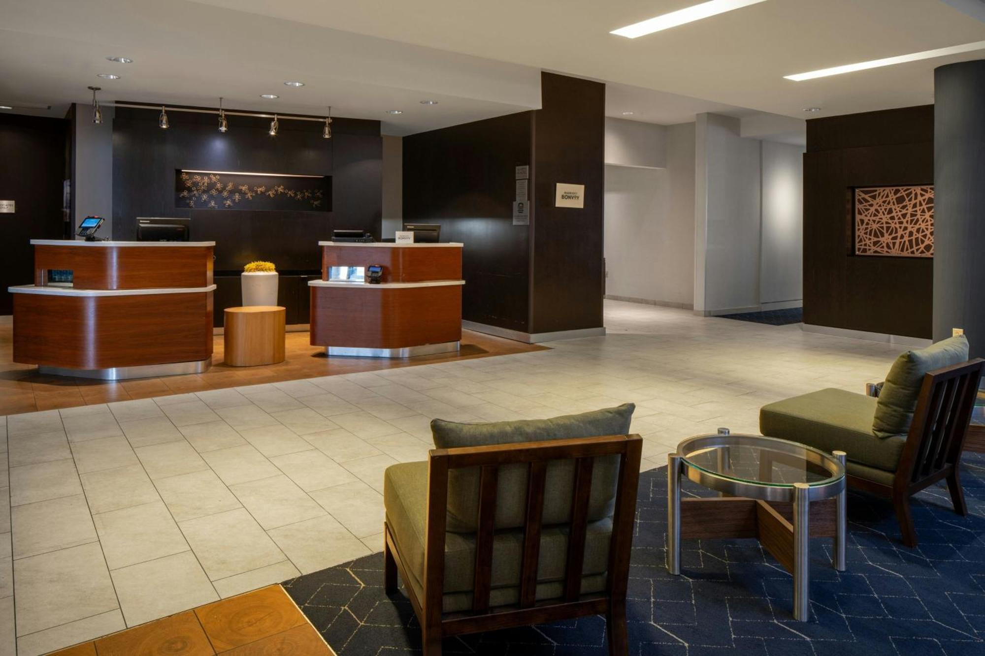 Courtyard By Marriott Jackson Airport/Pearl Hotel Exterior photo