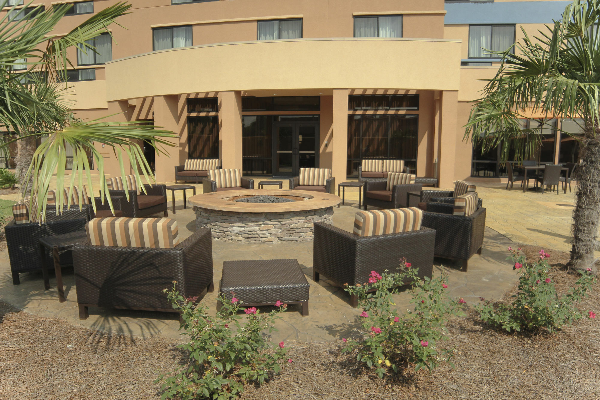 Courtyard By Marriott Jackson Airport/Pearl Hotel Exterior photo