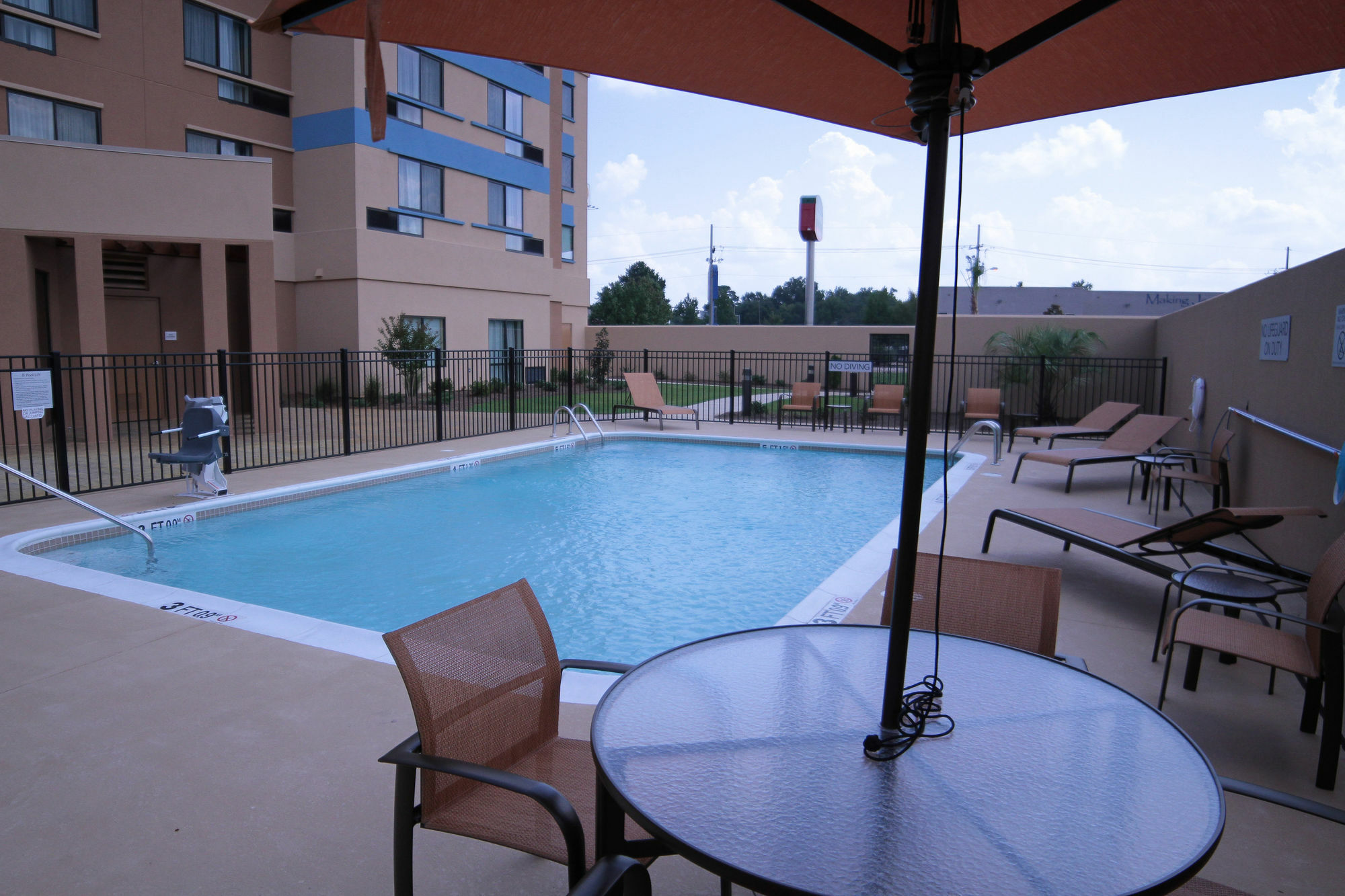 Courtyard By Marriott Jackson Airport/Pearl Hotel Exterior photo